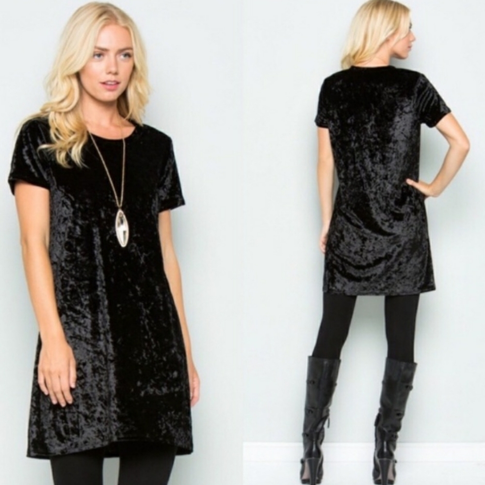 🆕 Black Velvet Short Sleeve Mini Dress